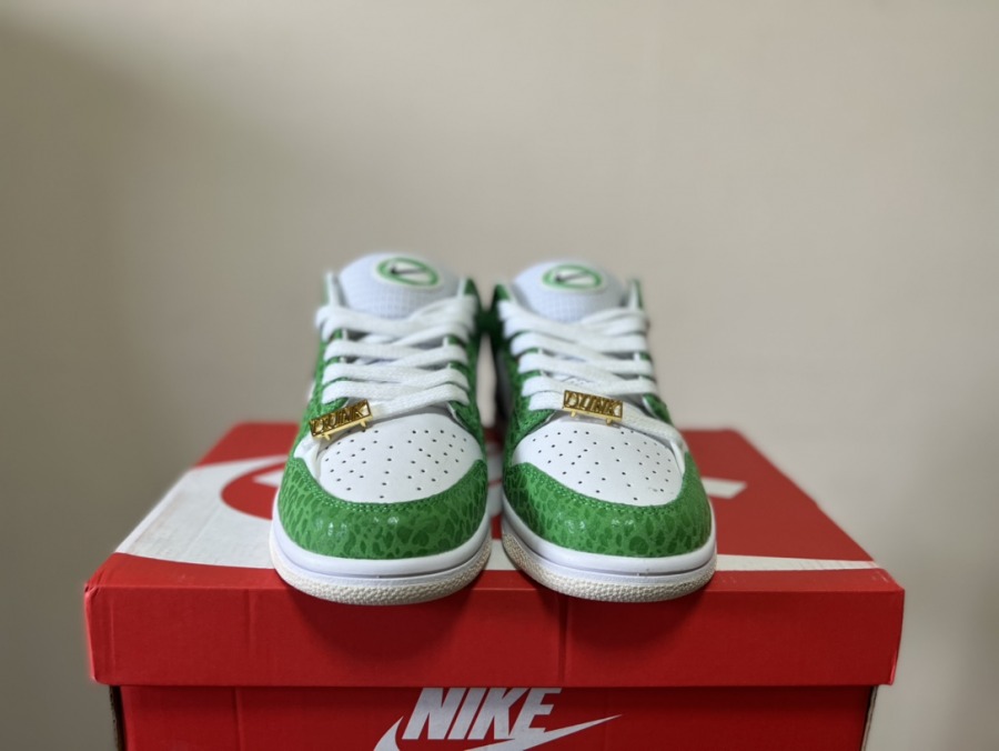 Wmns Dunk Low Disrupt Green Snakeskin Sneakercool