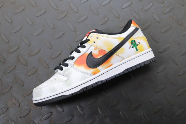 raygun tie dye white