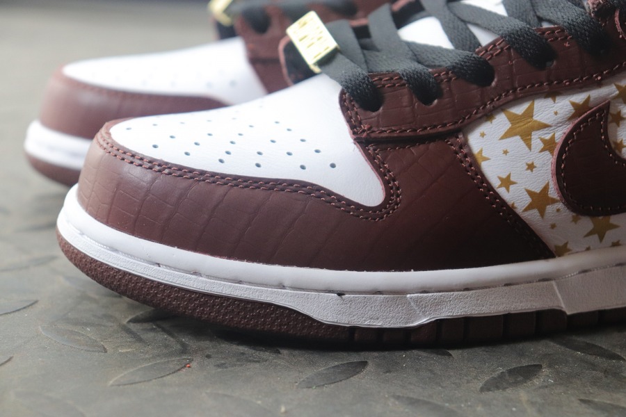 Nike SB Dunk Low OG Supreme Stars Barkroot Brown