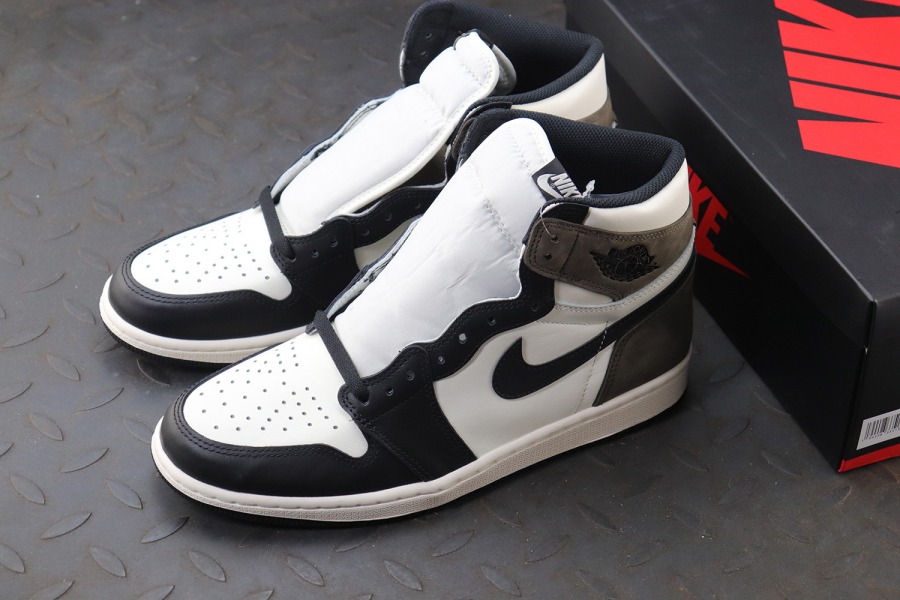 Air Jordan 1 Retro High OG 'Dark Mocha' - SneakerCool.com