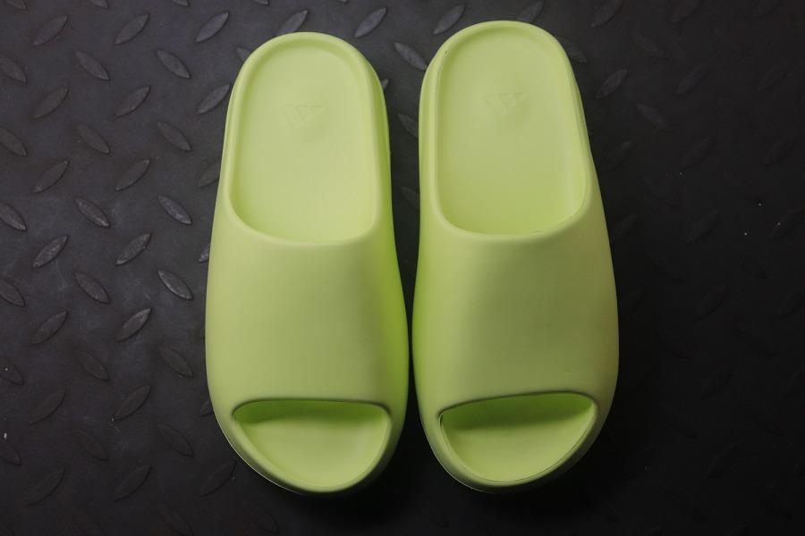 Yeezy Slide “Glow Green”