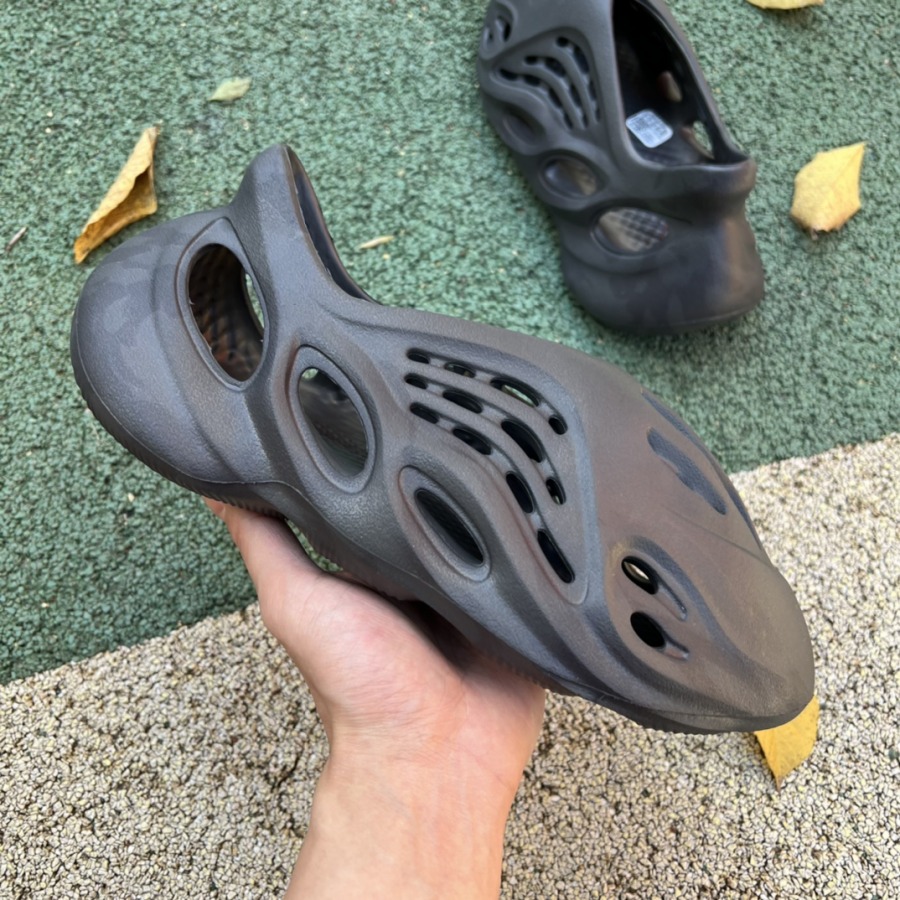 Yeezy Foam Runner 'Onyx' - SneakerCool.com