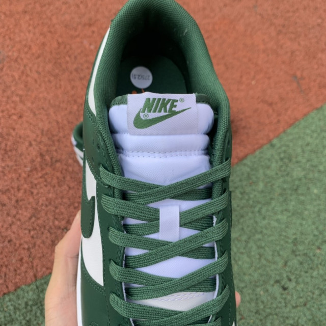 dunk low michigan state on feet