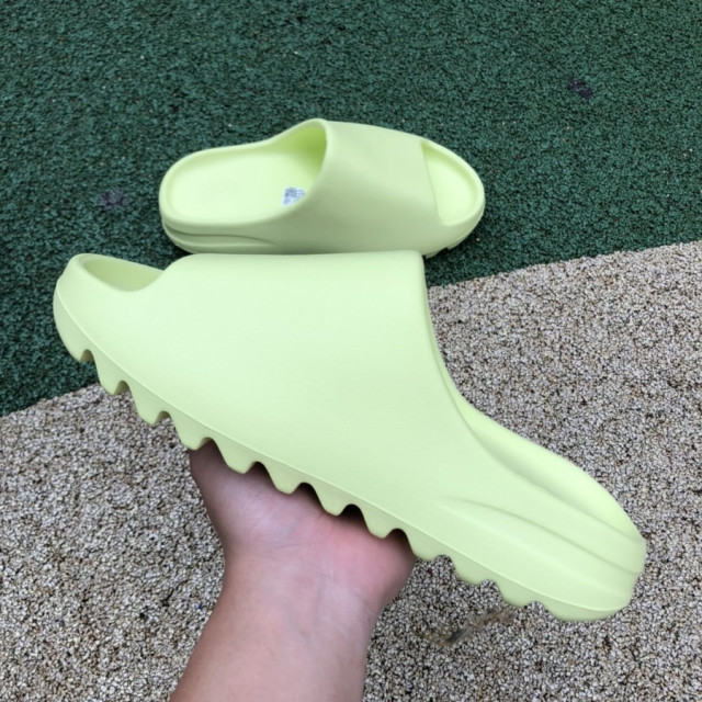 Yeezy Slide 'Glow Green' 2022