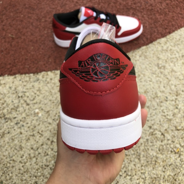 jordan 1 chicago golf shoes