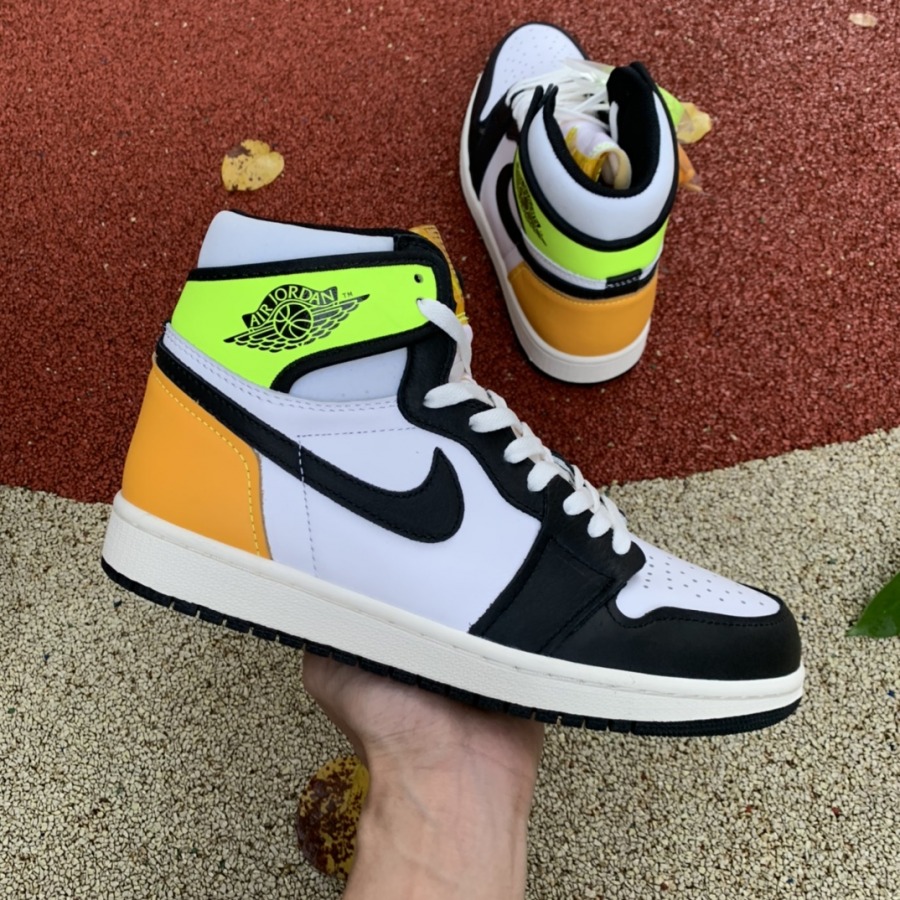 Air Jordan 1 Retro High Og Volt Gold