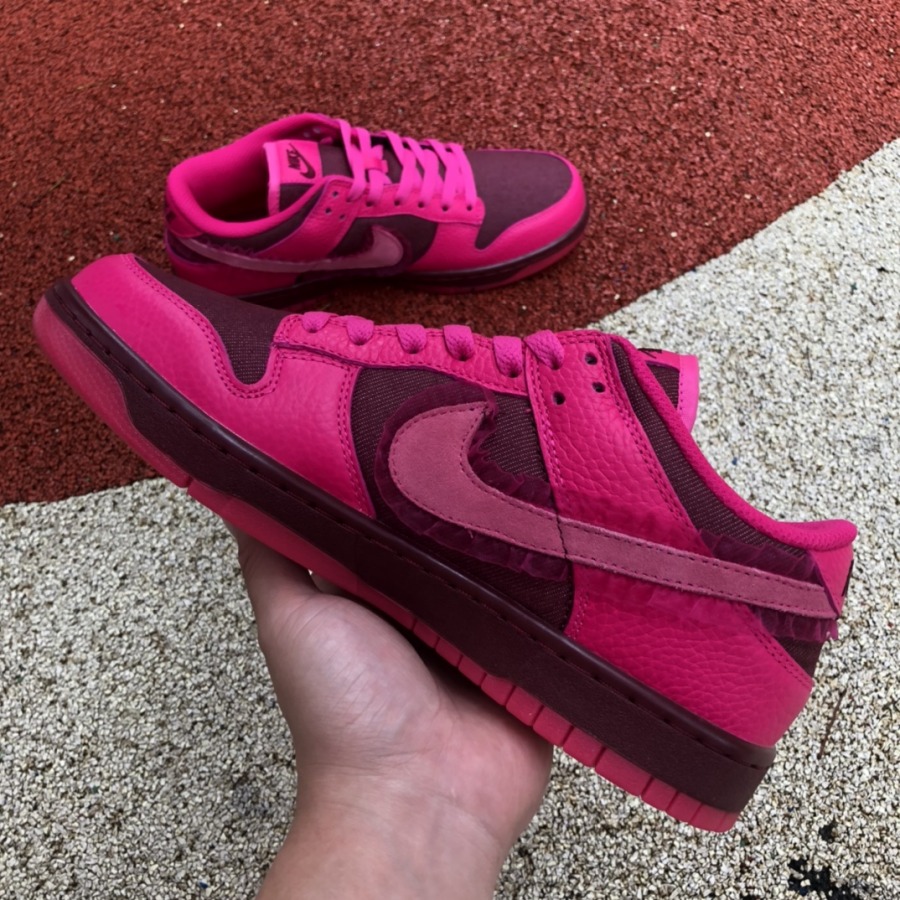 Dunk Low 'Valentine's Day'