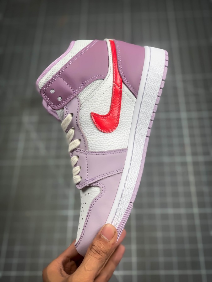 Wmns Air Jordan 1 Mid 'Valentine's Day'