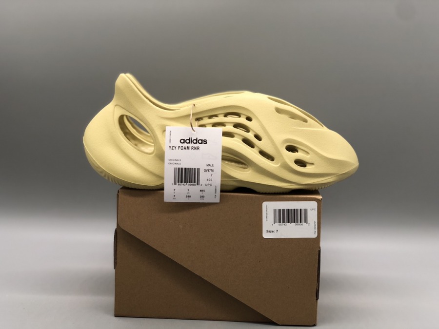 Yeezy Foam Runner 'Sulfur'