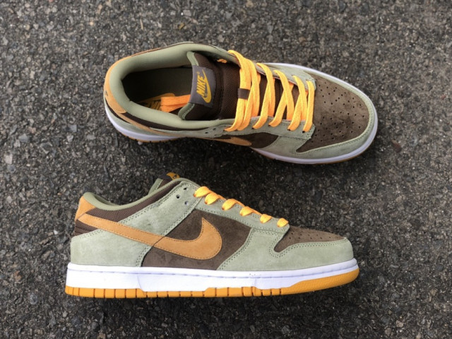 dusty olive dunks on feet
