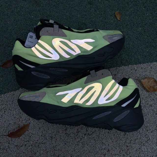 Yeezy Boost 700 Mnvn Phosphor