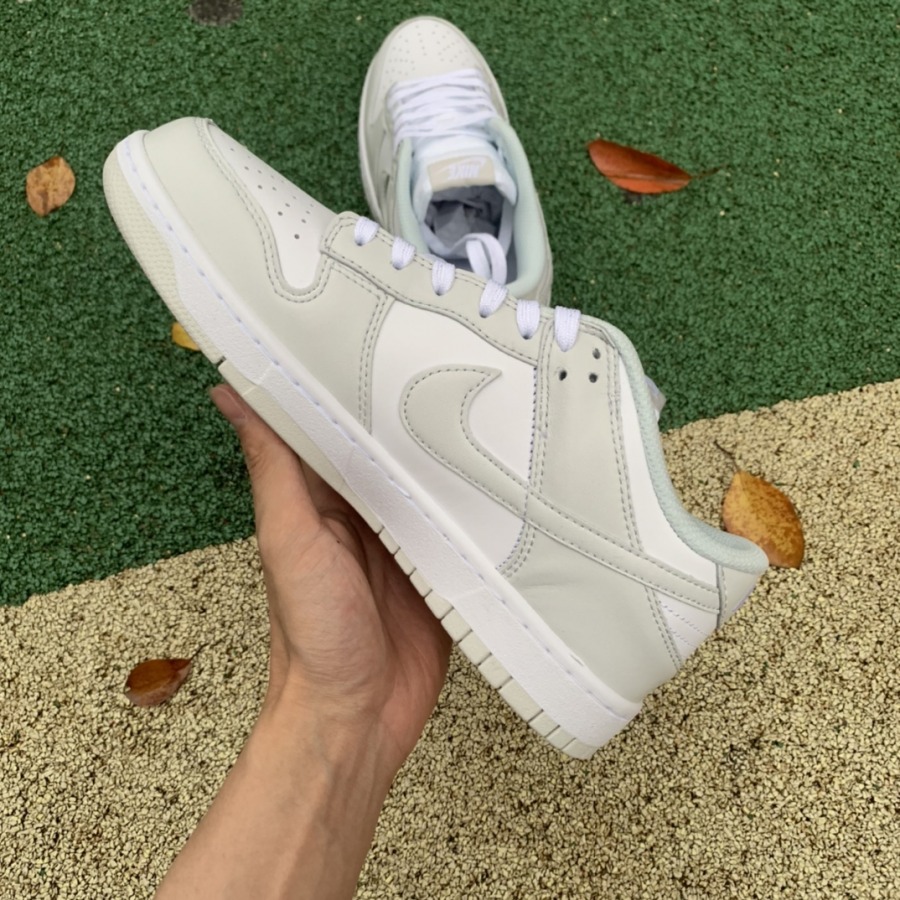 wmns dunk low photon dust