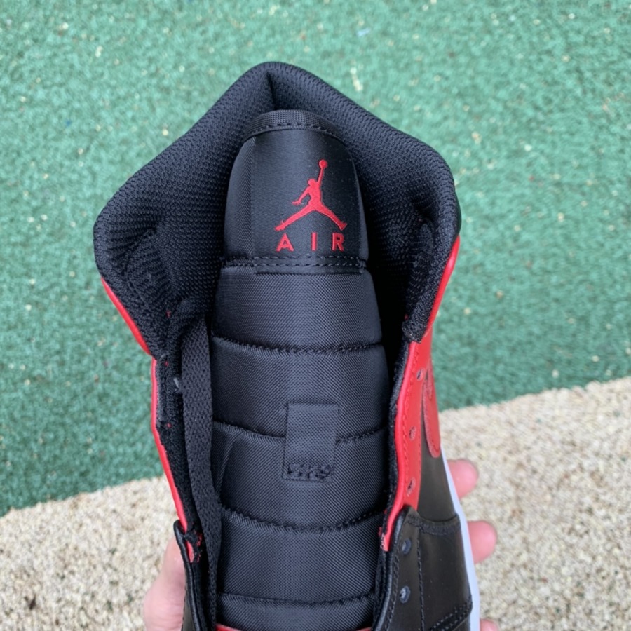 footlocker jordan 1 mid banned