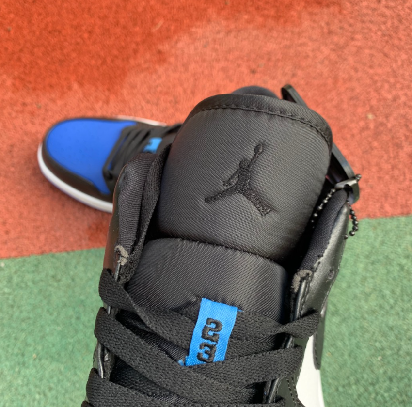 jordan 1 low royal toe