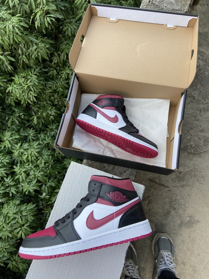 air jordan 1 mid noble red