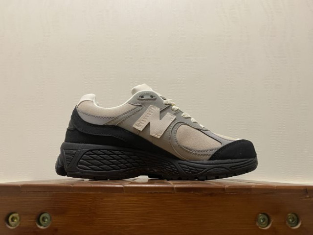 2002r the basement grey sail black