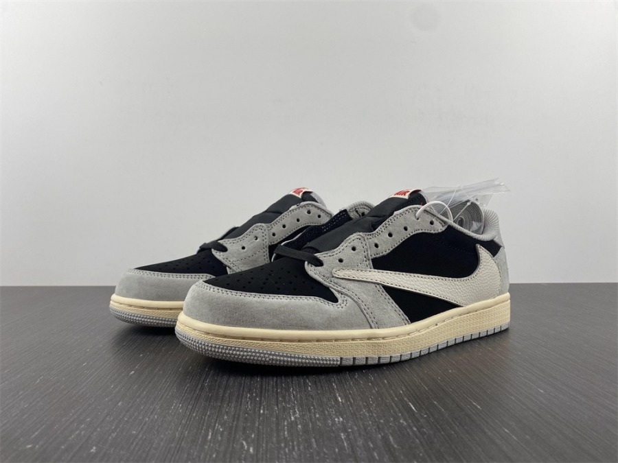 Travis Scott x Air Jordan 1 Low 