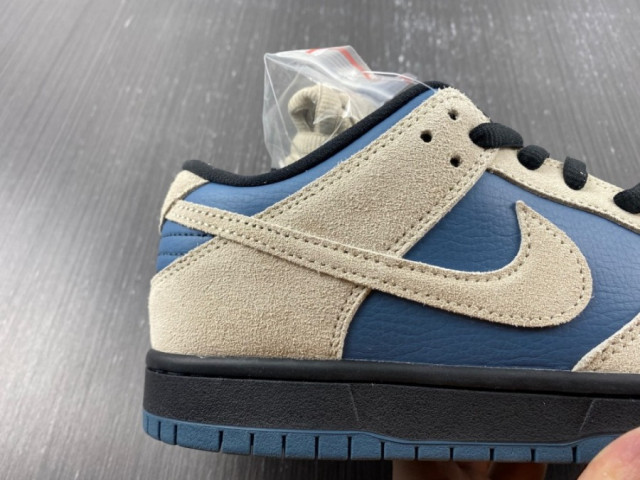 sb dunk low thunderstorm