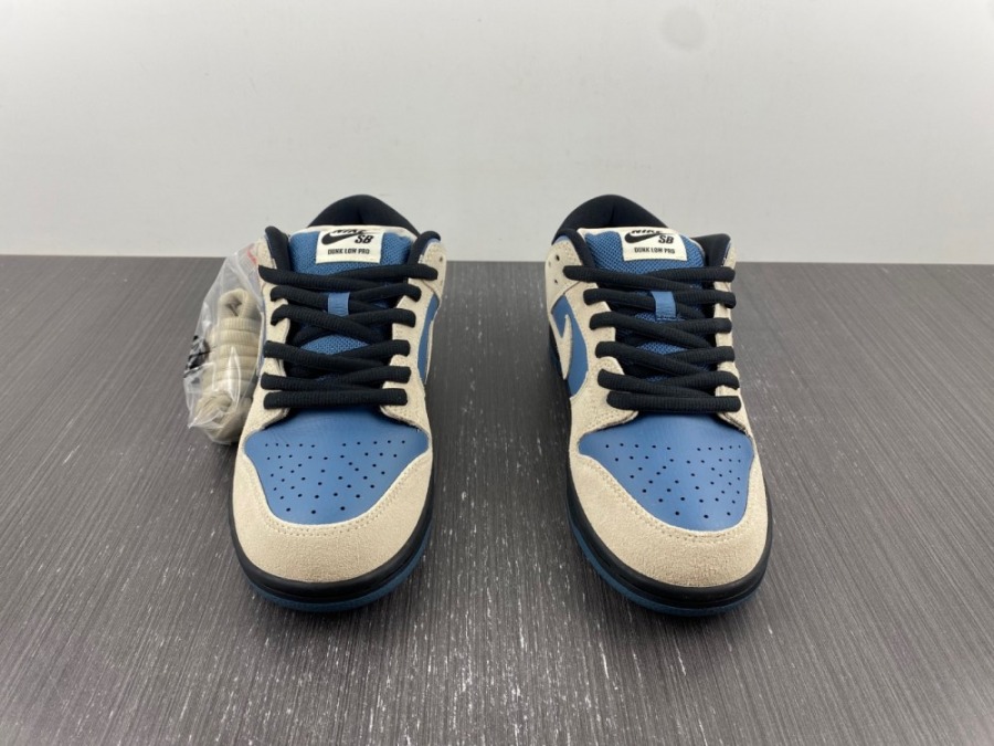 sb dunk thunderstorm