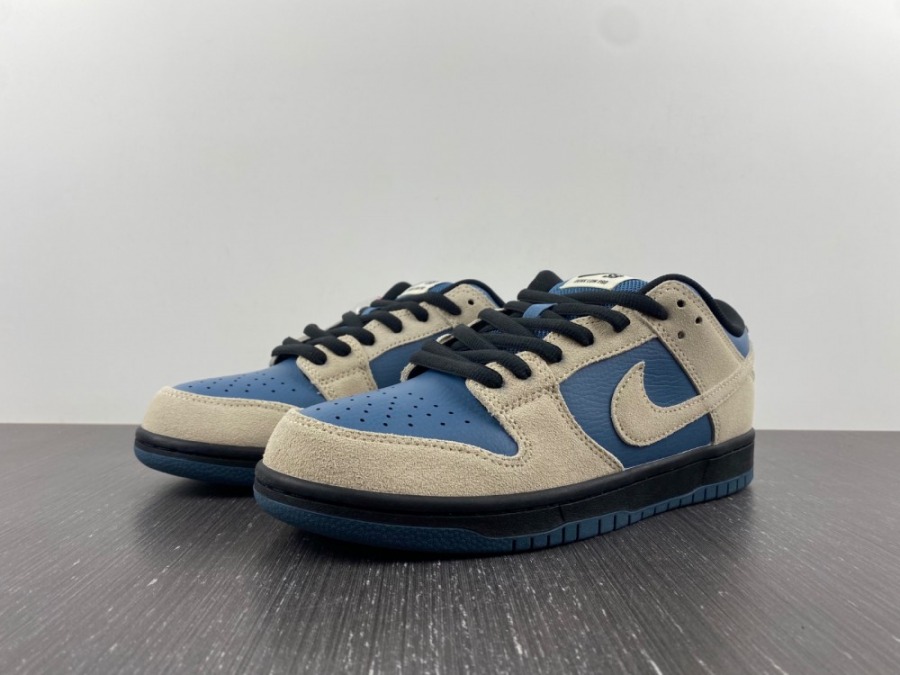 sb dunk low thunderstorm