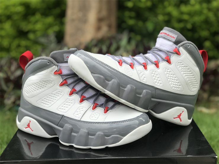 retro 9 red