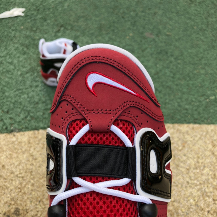 uptempo bulls on feet