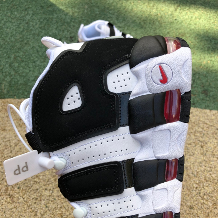 scottie pippen wearing uptempo 95