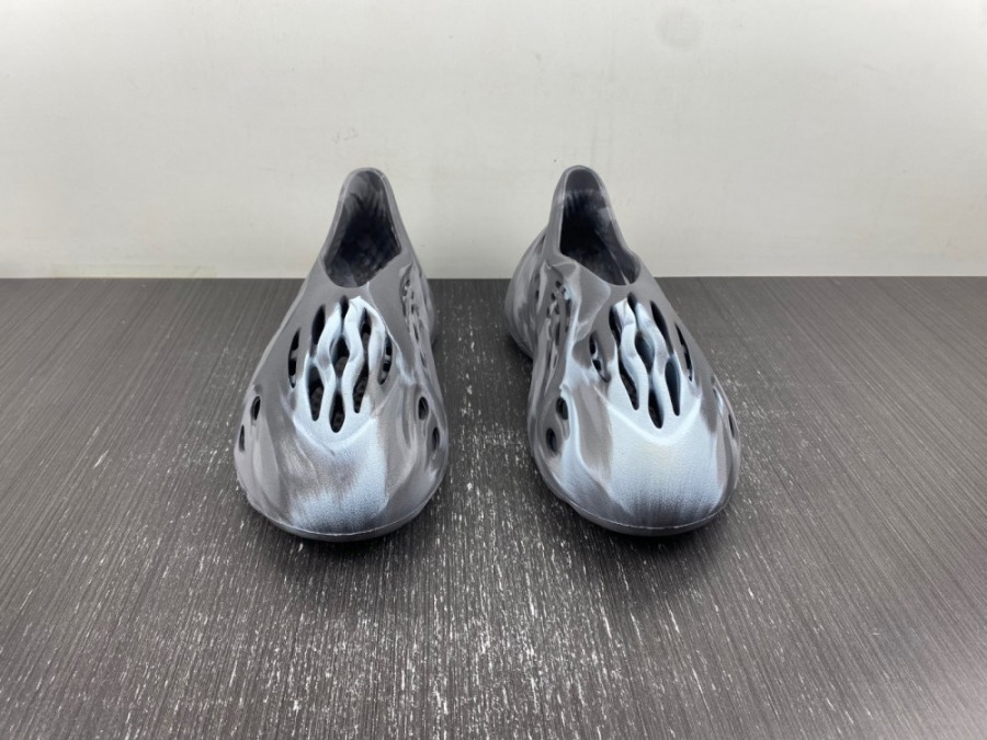 Yeezy Foam Runner 'MX Granite' - SneakerCool.com