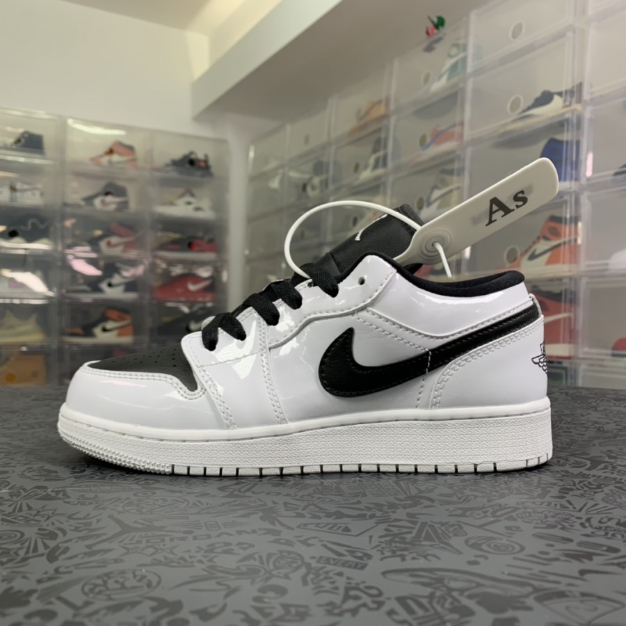jordan 1 retro low black and white