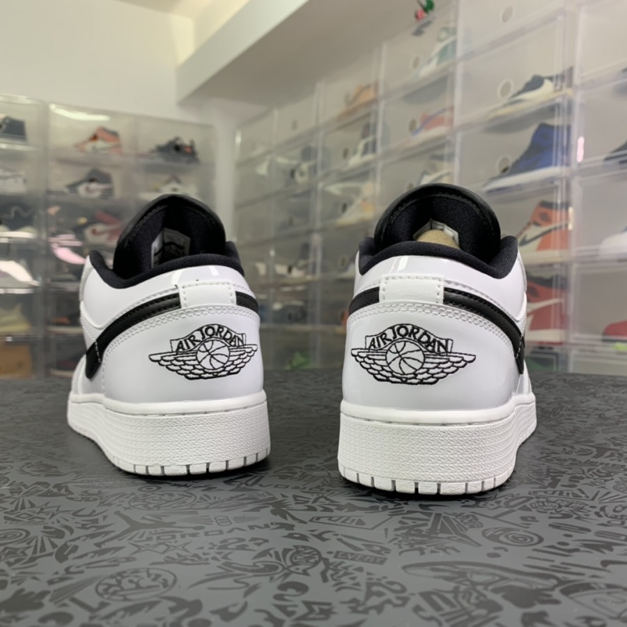 jordan 1 retro low black and white
