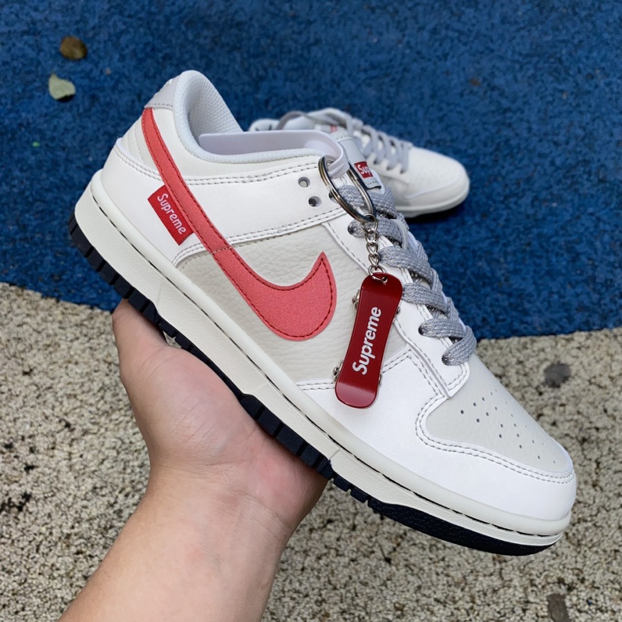 dunk low x supreme